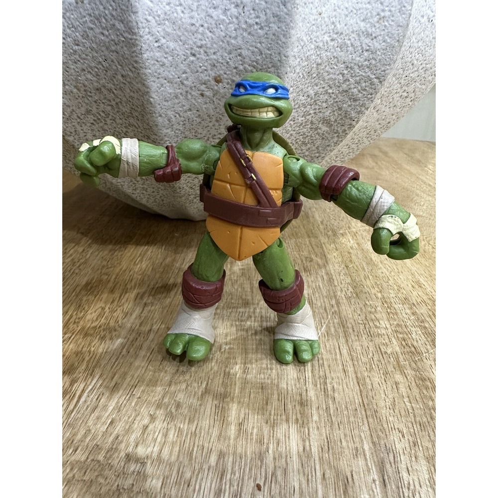 2012 Viacom Playmates Teenage Mutant Ninja Turtles Action Figure Leonardo 10"